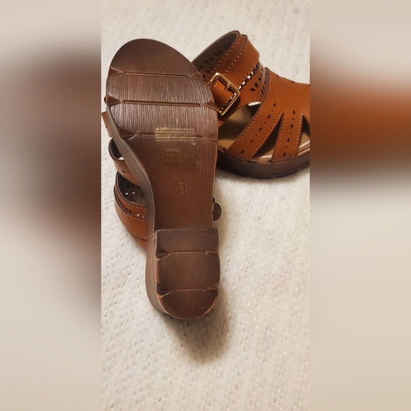 NWOT never wore size 6 - Picture 3 of 3